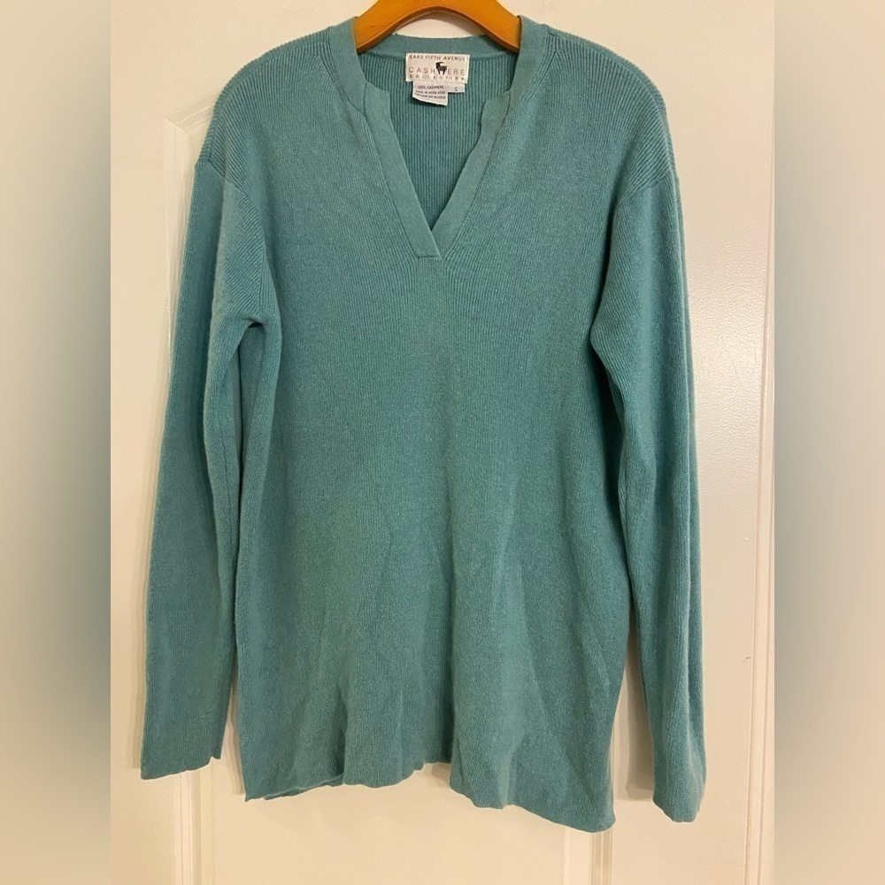 SAKS Fifth Avenue 100% Cashmere blue v-neck sweater size Small